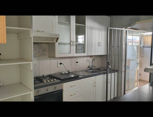 3 BEDROOM DUPLEX RENTED IN WILLOW PARK MANOR
